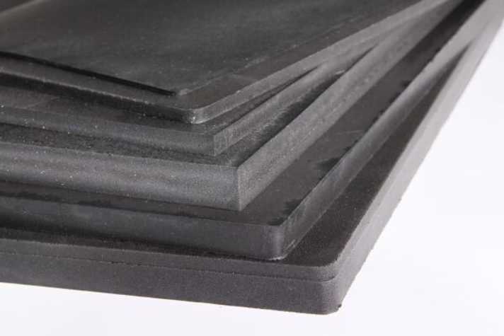 Schaumprotektoren bestehen häufig aus mehreren zusammengefügten Schichten