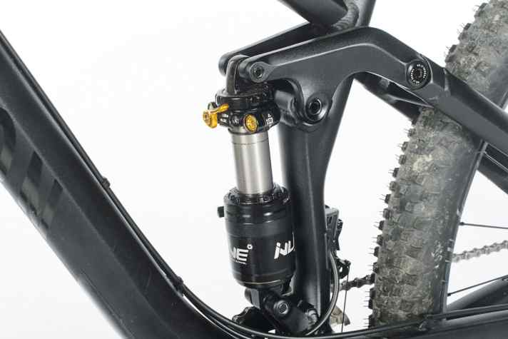   Canyon Spectral: Der Cane-Creek-DB-Inline-Dämpfer ist ein teures Spielzeug für Technik-Freaks. Die Verstelloptionen können allerdings auch überfordern.