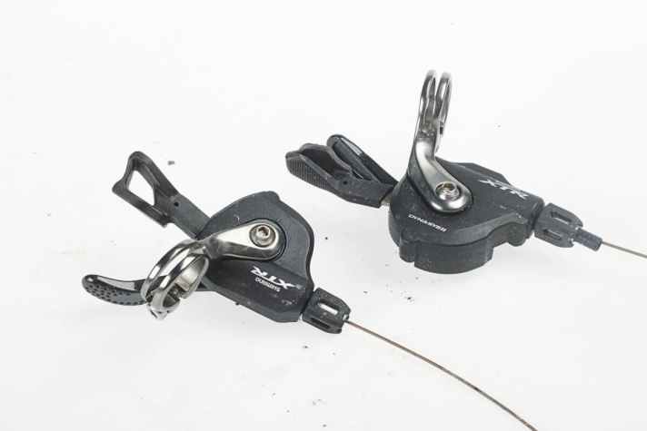   Schlank und filigran: Die Schalthebel der neuen Shimano XTR im Test.