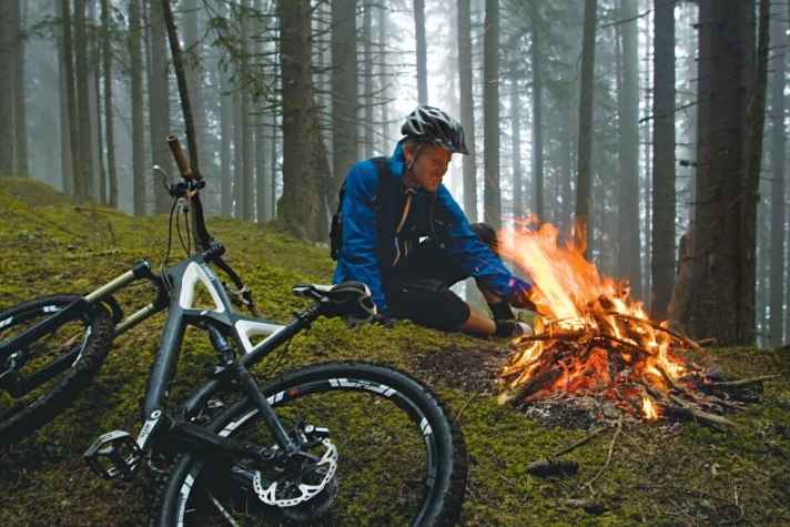   Micro-Abenteuer vor der Haustür: Übernachtung am Hausberg und morgens mit dem MTB ins Tal.