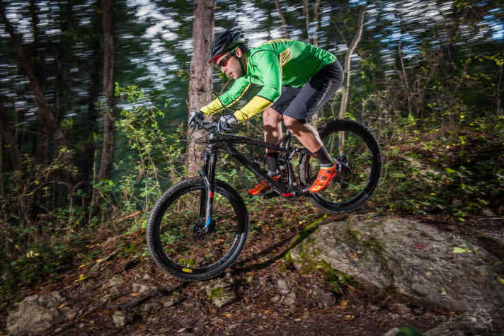   Beim ersten Fahrtest mit dem Felt Decree auf den Trails oberhalb von Torbole am Gardasee.