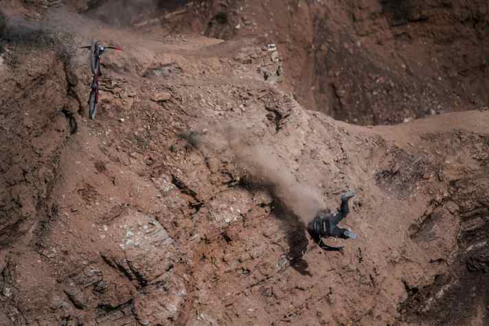   Das Video von Rogatkins Sturz betitelte Red Bull auf seiner Website als „härtester Sturz der Rampage-Historie". Mittlerweile wurde der Artikel und das Video aber entfernt.