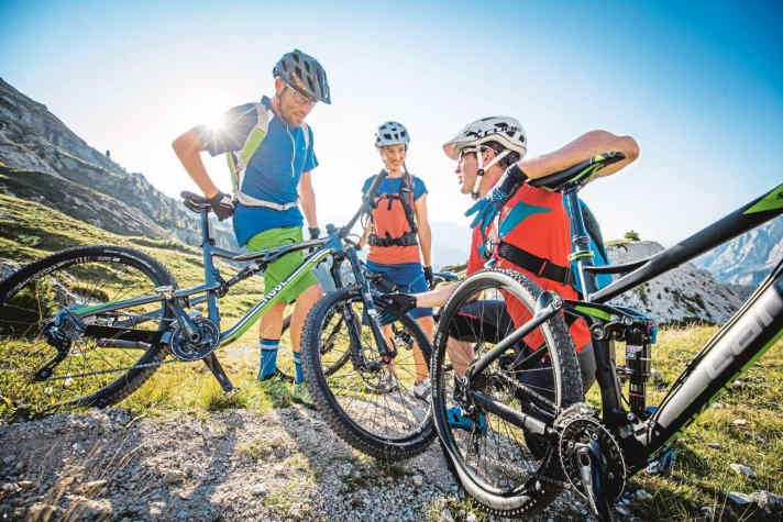   Die Abstimmung der Fullys ist das A und O, um die volle Performance der Räder auszunutzen. Federelemente von Rock Shox erleichtern die Prozedur mit Abstimmungstabellen.