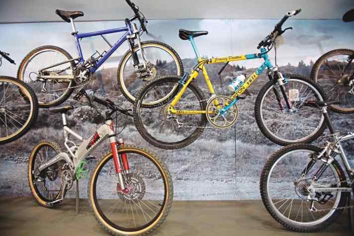   Nicht nur fürs Yeti-Racebike von Jimmy Deaton würden Sammler eine Menge Geld bezahlen. Man beachte das riesige Kettenblatt, extra montiert für den Kamikaze-Downhill in Mammoth Mountain.