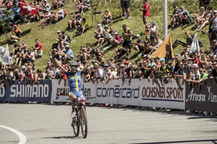   2016 war ihr Jahr. Mit dem ersten Sieg in der Elite-Klasse in Lenzerheide fing Jenny Rissveds' raketenhafter Aufstieg so richtig an. Und es sollte kaum zwei Monate später mit Gold bei Olympia enden.