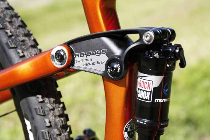   Einzig die Wippe besteht beim neuen Centurion No Pogo Carbon noch aus Alu. Der Aufdruck verrät, wie viel drinsteckt, nämlich 145 Millimeter.