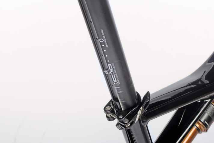   Orbea: Pfiffig gelöst. Die Digit-Sattelstütze von Orbea kann während der Fahrt mit einem Griff versenkt werden. Auszugshöhe ist individuell einstellbar.