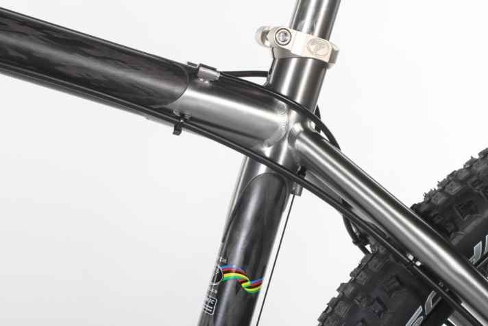   Mountainbike-Porno: Carbon und Titan mit Liebe vereint.