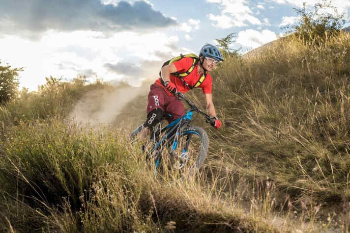   Die neue Generation All Mountain rollt auf breiten Felgen und Reifen, wodurch das Abfahrtspotenzial besser genutzt wird.