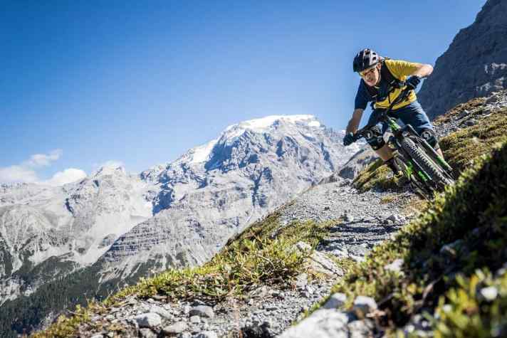   Ortler im Hintergrund: Das Fotoshooting zu dieser Testgruppe fand dieses Mal in sonnigen Südtirol statt.