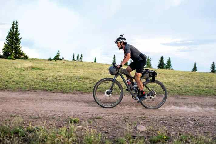   Mike Hall bei seinem Tour Divide-Rekord 2016. Wir hatten in BIKE über die Fabelzeit des Briten berichtet.