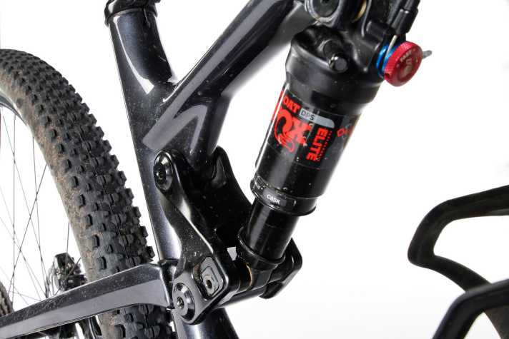   Rocky Mountain Element 970 RSL 2017: PLUS  Das Ride-Nine-System ändert nicht nur die Geometrie, sondern auch die Hinterbau-Charakteristik. Der Umbau kann sogar nur mit einem Mini-Tool erledigt werden.