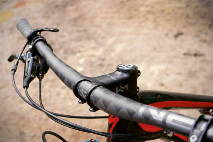  Mountainbike-Lenker von Newman: eine 31,8 mm Klemmung haben mittlerweile alle Lenker. Zusätzlich hat der Flatbar 8° Backsweep.