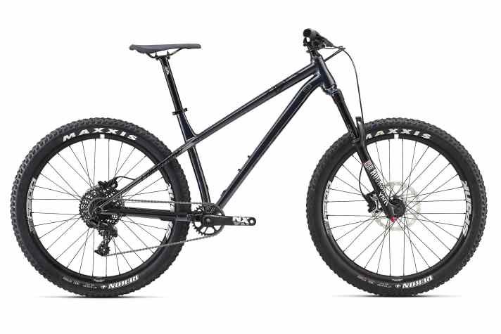   Das Topmodell "Essential" mit Rockshocx Yari, Sram NX-Elffach-Schaltung und Level Bremsen und Span Felgen gibt es für 1599 Euro.