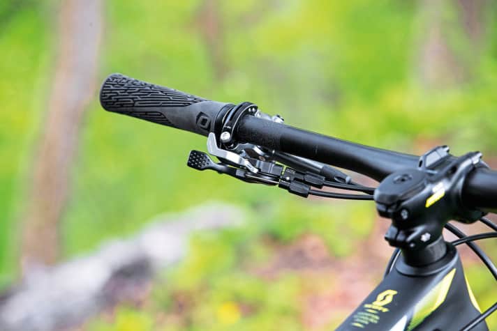 Scott Contessa Spark RC 700: Mit dem winloc-Remote-Hebel lassen sich Dämpfer und Gabel in drei Stufen regulieren.