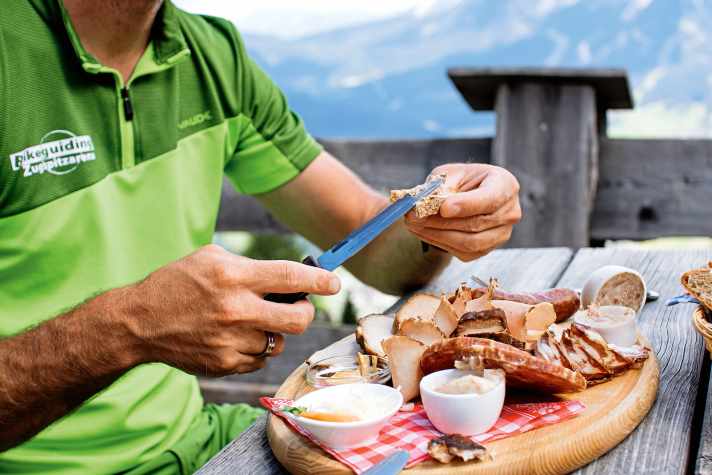  Handfeste Brotzeit