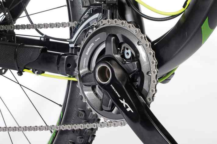   2. Conway liefert das einzige Test-Bike mit sinnvoll gewähltem Zweifach-Antrieb. Mit gut 500 Prozent Übersetzungsbandbreite lassen sich auch lange und steile Anstiege entspannt bewältigen.