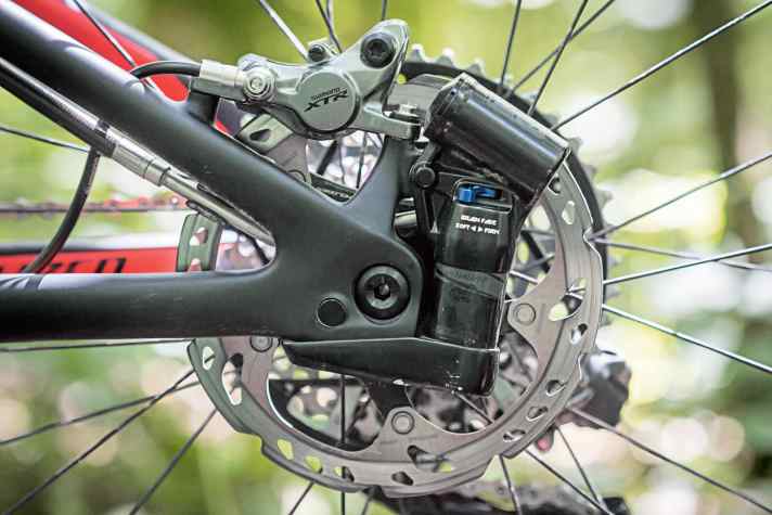   Specialized Epic S-Works: Das Brain-System sitzt jetzt hinter der Hinterachse. Die Sensibilität kann weiterhin in fünf Stufen geregelt werden.    