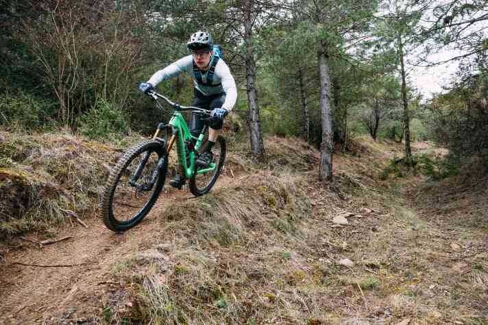   Das neue Specialized Stumpjumper kommt abfahrtslastiger denn je daher.