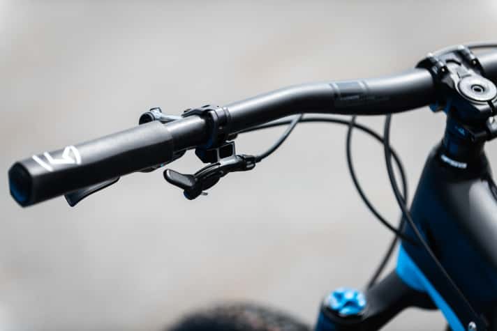   Auch eine I-SPEC EV kompatible Fernbedienung für Vario-Sattelstützen hat Shimano zur neuen XTR gezeigt (SL-MT800-IL). So sieht ein aufgeräumtes Cockpit aus.