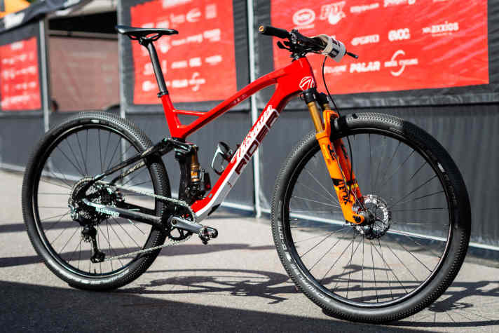   Das Race-Bike von Lukas Flückiger. Er, Jolanda Neff und Mathieu van der Poel dürfen die Schaltung in Nove Mesto erstmals fahren.