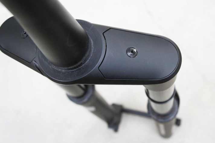   Wie sie sehen, sehen sie nichts. Aus Gründen der Optik wurden alle Verstellmöglichkeiten verkleidet.