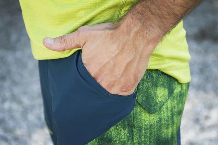   Die Schubtaschen sind vor allem praktsich, wenn man nicht auf dem Bike sitzt.