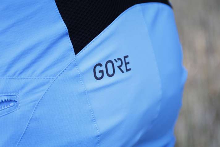   Das Hinterteil der Gore-Short ist mit einem Spritzschutz ausgestattet.