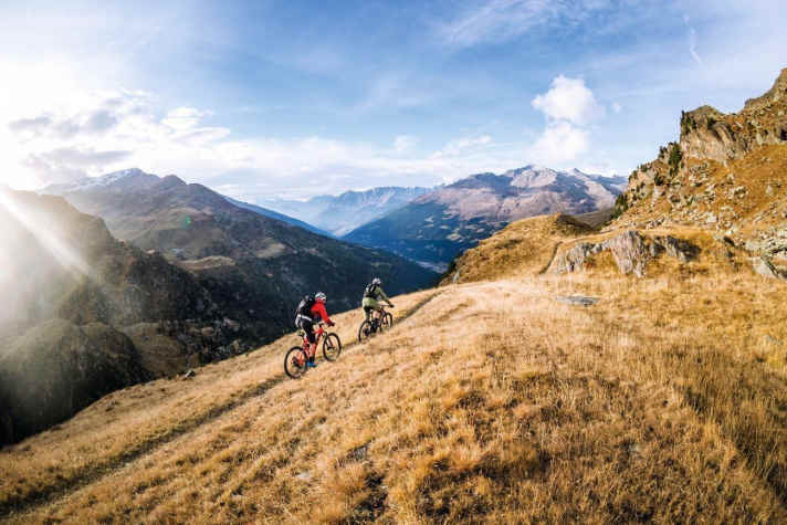   1000 Höhenmeter Trail-Abfahrt für Nadine und Marcel Rieder – mit kurzen Gegenanstiegen.