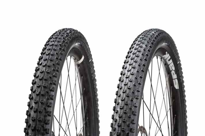 Der XR3 (links) für vorne und der XR2 als Hinterreifen von Bontrager.