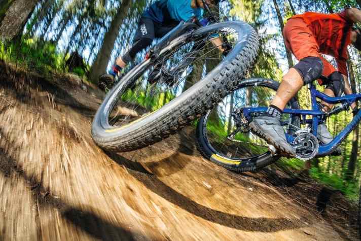 Über den Grip von MTB-Reifen entscheiden Profil und Gummimischung.