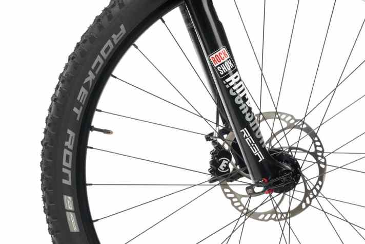   Moderne Zeiten: Rockshox Reba, Schwalbe Performance und Magura MT5 an einem 4000-Euro-Alu-Hardtail.