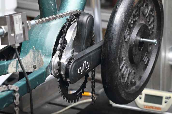   Möve verspricht mehr Drehmoment. Stimmt das? Und was bedeutet das? Wir haben die Drehmomente im Labor nachgemessen, Leistungsdaten auf einem Rollentrainer ermittelt und sind den Cyfly-Antrieb am Berg gegen ein konventionelles Bike gefahren. Die Test-Ergebnisse gibt's in BIKE 3/19!