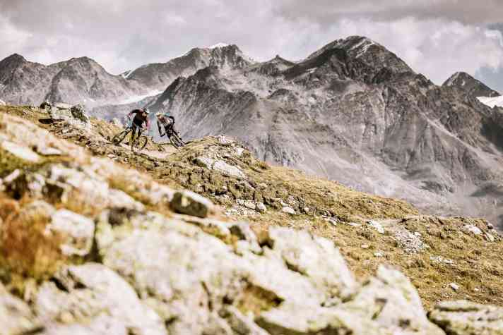   Ein Streckennetz aus 15 Natur-Trails und neun gebauten Lines gibt es inzwischen in Sölden. Geheimtipps sind Nene und Leiterberg – auf den Trails, die im Norden und Süden die Grenzen der REPUBLIC ziehen, ist man oft ganz allein unterwegs.