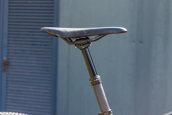   Passend zur Firmenphilosophie von NS Bikes kommt auch das Marathon-Fully mit einer Teleskopstütze mit 100 Millimeter Hub.