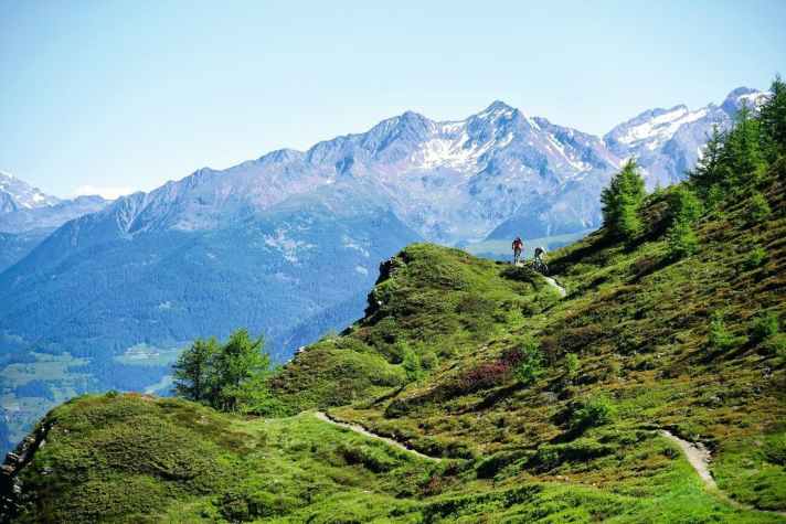 Erfreulich: Trotz angelegter Trails dürfen Biker auch weiterhin auf größere Tour gehen. 
