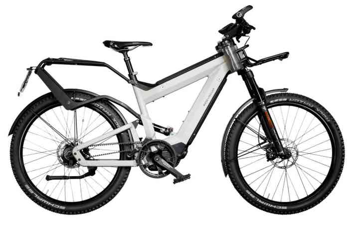 GOLD AWARD WINNER – Superdelite GT rohloff HS with GX option   Hersteller: Riese & Müller   Statement der Eurobike Award Jury:„"Wir hatten viel Spaß mit diesem Multitalent vom luxuriösen Rand des Fahrradkosmos'. Eines seiner technisch perfekt umgesetzten Features ist die vergrößerte Reichweite, die durch den zweiten, unsichtbar im Rahmen integrierten Akku erreicht wird.“