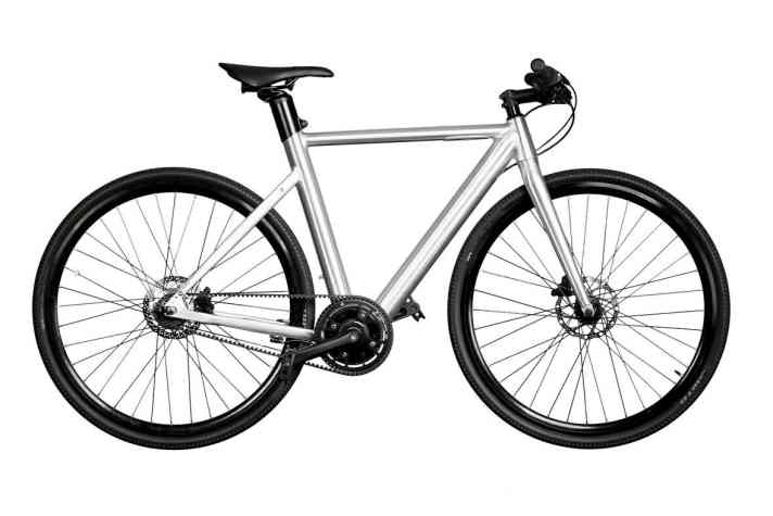 GOLD AWARD WINNER und START-UP AWARD WINNER – ASFALT LR   Hersteller: Asfalt   Mit einem Gold und einem Start-Up Award ist Asfalt der einzige Zweifach-Gewinner! Statement der Eurobike Award Jury: „Dieses Rad aus der Schweiz macht weder in puncto Material noch in der Qualität Abstriche. Das Finish, die Detailliebe, die Schweißnähte und die Integration der Züge sind herausragend. Dank des modularen Designs kann zur Gewichtsersparnis auf kürzeren Strecken eine der beiden Batterien herausgenommen werden.“