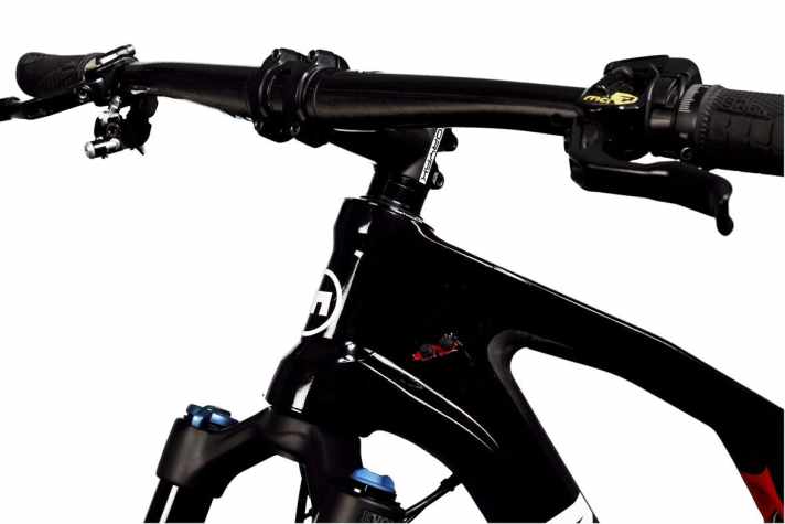 AWARD GEWINNER – Magura Cockpit Intergration   Hersteller: Magura   Statement der Eurobike Award Jury: „Zwei besonders überzeugende Punkte: Der cleane Auftritt durch die im Lenker versteckten hydraulischen Leitungen und die daraus resultierende erhöhte Robustheit. Beim Sturz kann eine Leitung, die nicht offen liegt, auch nicht beschädigt werden.“