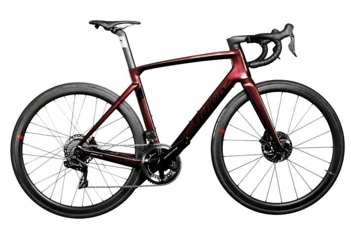 AWARD GEWINNER  –  Cento10 Hybrid   Hersteller: Wilier Triestina   Statement der Eurobike Award Jury: „Dieses E-Bike demonstriert wunderbar den aktuellen State of the Art im E-Rennrad-Bereich. Dabei nutzt es Standard-Komponenten und -Antriebstechnologie. Besonders beeindruckt waren wir von der Verarbeitungsqualität, die bis ins Detail geht. Das reicht von der Integration der E-Bike-Komponenten bis hin zum Finish.“