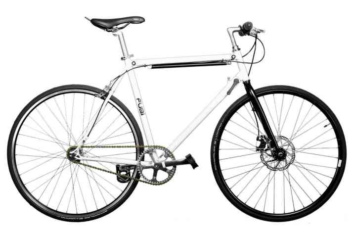 AWARD GEWINNER  – FUBi fixie   Hersteller: Fubicom Ab Oy   Statement der Eurobike Award Jury: „Das FUBI fixie wirkt, als hätte es einen konventionellen Rahmen, bringt aber einen völlig neuen Faltmechanismus mit. Hauptsächlich verwendetes Material: Stahl. Das sorgt dafür, dass sich die Kosten für das in drei Rahmengrößen erhältliche Bike in Grenzen halten.“