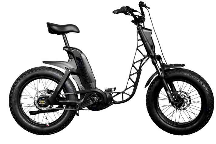 AWARD GEWINNER – Issimo   Hersteller: Fantic   Statement der Eurobike Award Jury: „Fantic, ein traditionsreiches Unternehmen der Motorradindustrie, lenkt nun mit dem Issimo seine Aufmerksamkeit auf das E-Bike. Das Ergebnis: eine völlig neue Fahrzeugkategorie, die Spaß und einen starken Fokus auf Sicherheit in die urbane Mobilität bringt.“
