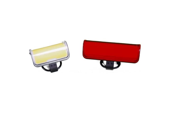 AWARD GEWINNER – Cobber - 330° Bike Light   Hersteller: Knog   Statement der Eurobike Award Jury: „Per USB zu laden und extrem hell: Diese beiden Punkte haben der Jury an den Lichtern für den Lenker beziehungsweise der Sattelstütze besonders gefallen. Die gute Verarbeitung rundet beim Cobber den Nachhaltigkeitsaspekt ab.“