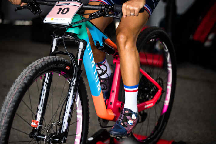   Mit diesem Lux in Speziallackierung holte sich die Französin Pauline Ferrand-Prévot zwei Weltmeistertitel: im Cross Country und im Marathon.