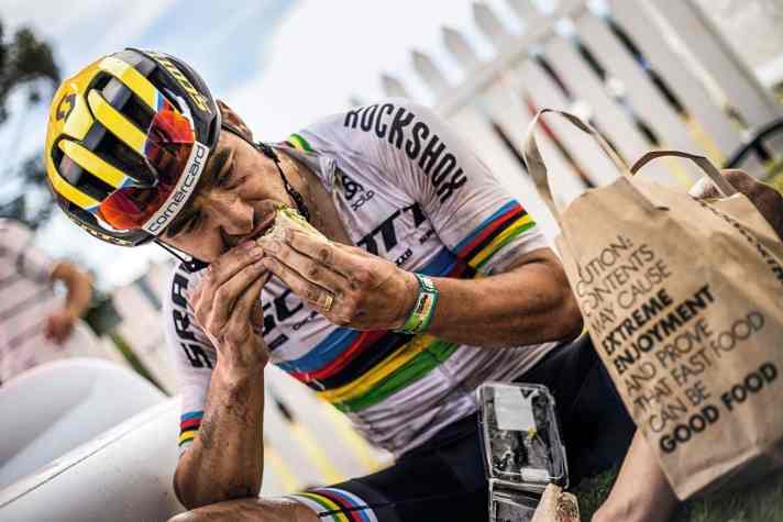   Hungerast? Es gibt nichts Schlimmeres während eines Marathons. Also: Frühzeitig essen.