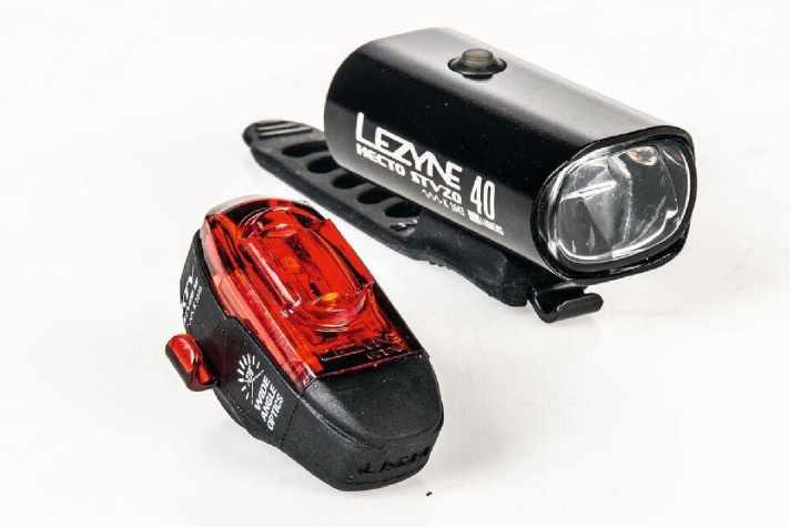 Mit StVZO-Zulassung: Fahrradlampen Lezyne Hecto 40 + KTV. Die sogenannte K-Nummer steht auf der Seite aufgedruckt. Kann aber etwa auch im roten Glas eingeprägt sein.