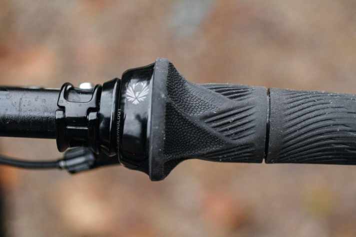   Conway RLC7: 1400 km Gripshift unpräzise: Als Gripshift-Fan tauschte ich die Trigger gegen den Drehgriff. Aber bereits nach 1400 Kilometern schaltete der Hebel unpräzise. Er hatte zu viel Spiel bekommen.