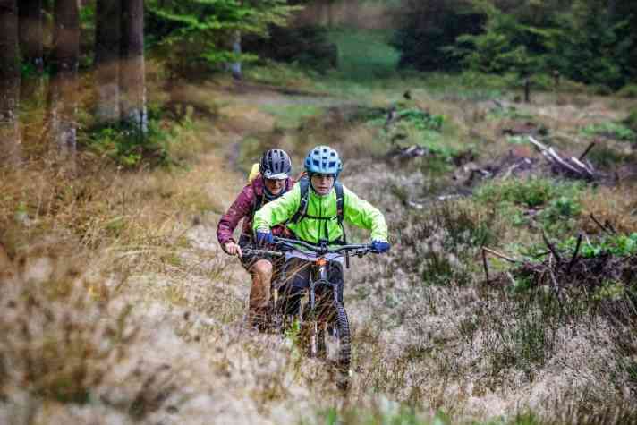   Mit Steffi Marth als Co-Pilotin für den Stoneman Arduenna hat Anton einen Volltreffer gelandet: Drei Tage lang gab es Fahrtechniktraining und Profitipps fürs Leben.