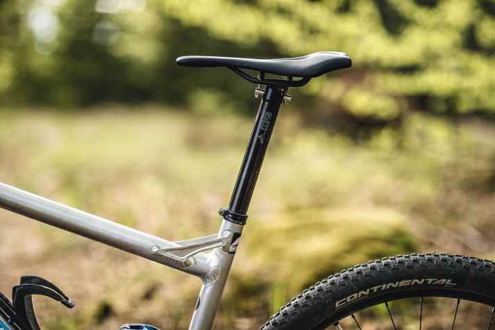   Auf eine Teleskopstütze wollen viele nicht verzichten. Wenn man das Mehrgewicht von 400 Gramm einrechnet, bleibt das Nicolai dennoch das leichteste Bike im Test.