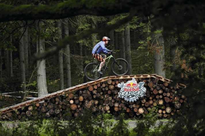   Die Hindernisse haben Namen wie „The Wet Tunnel“, Muddy Bridges“ oder „Tricky Tree Trunks“.